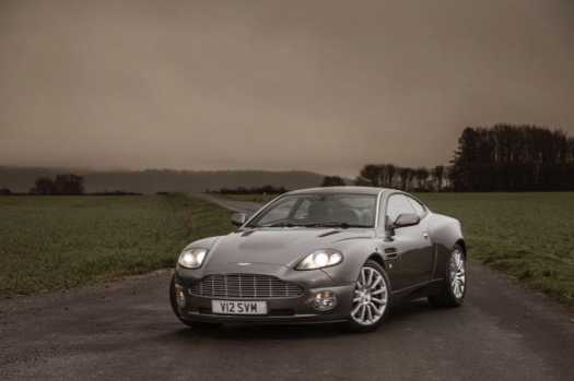 Aston Martin V12 Vanquish.